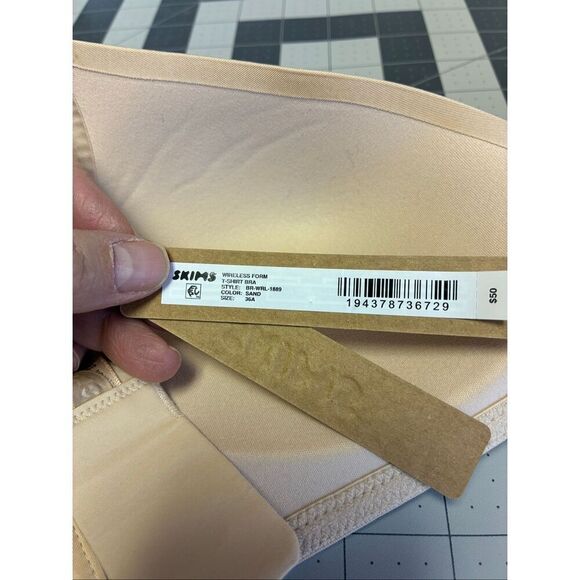 SKIMS NWT T-Shirt Bra in Sand Size 36A - Picture 7 of 7
